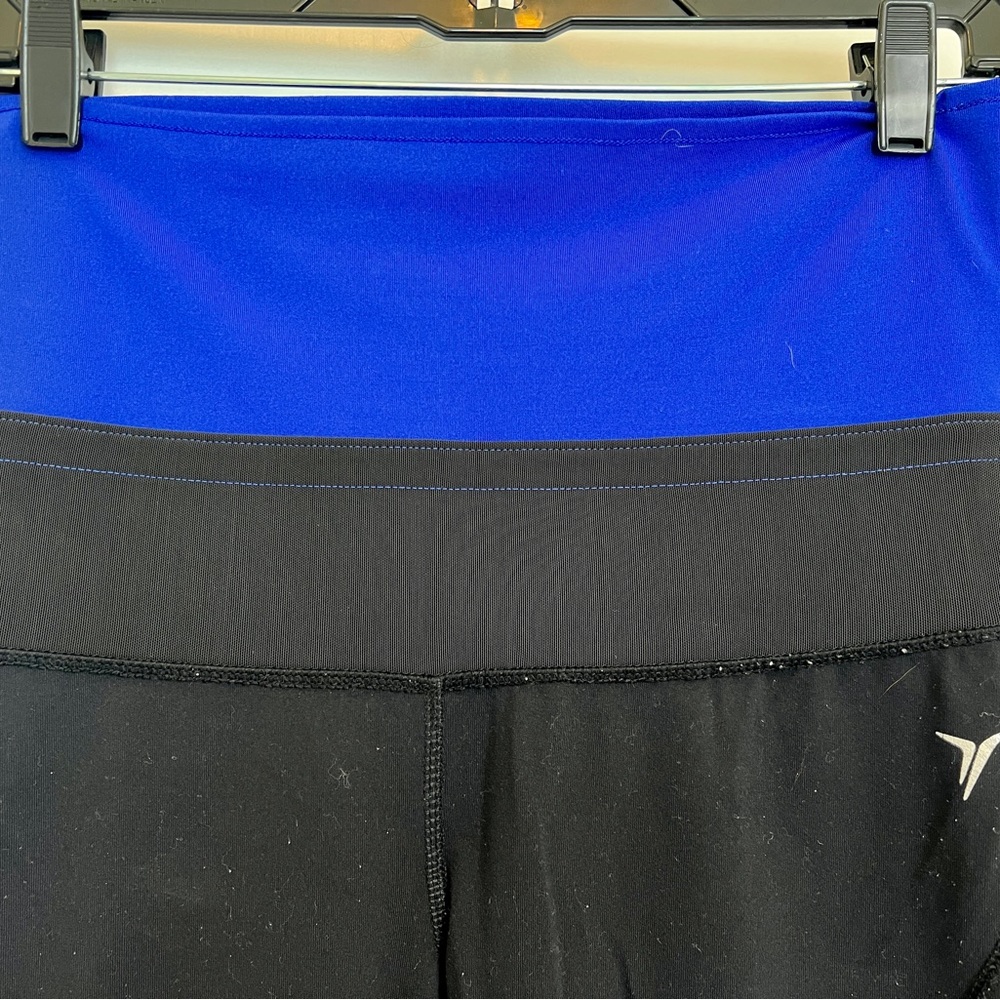 Old Navy cropped workout pants, size medium - Picture 3 of 5